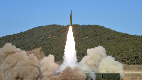 A DPRK railway-borne ballistic missile is launched in a January 14, 2022, test in western North Korea - Sputnik International