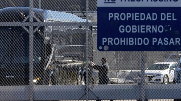 A bus leaves a closed border facility as migrants subject to a Trump-era asylum restriction program were expected to begin entry into the United States at the San Ysidro border crossing with Mexico, in San Diego, California, U.S., February 19, 2021. - Sputnik International
