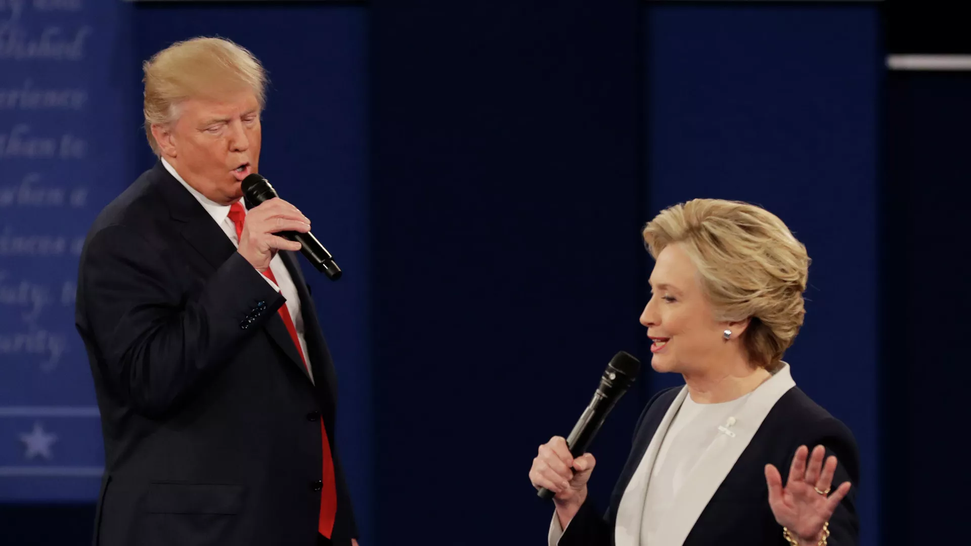 In this Oct. 9, 2016, file photo Republican presidential nominee Donald Trump and Democratic presidential nominee Hillary Clinton speak during the second presidential debate at Washington University in St. Louis. - Sputnik International, 1920, 25.09.2023