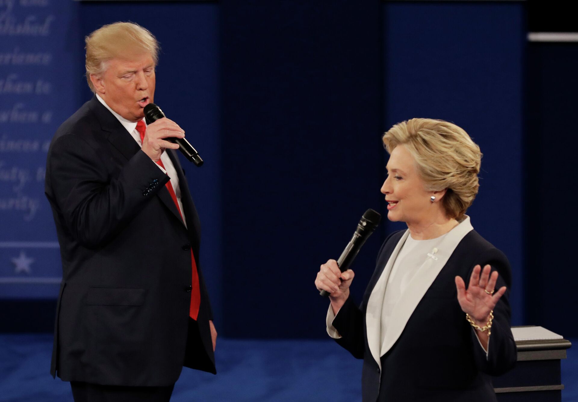 In this Oct. 9, 2016, file photo Republican presidential nominee Donald Trump and Democratic presidential nominee Hillary Clinton speak during the second presidential debate at Washington University in St. Louis. - Sputnik International, 1920, 15.02.2022
