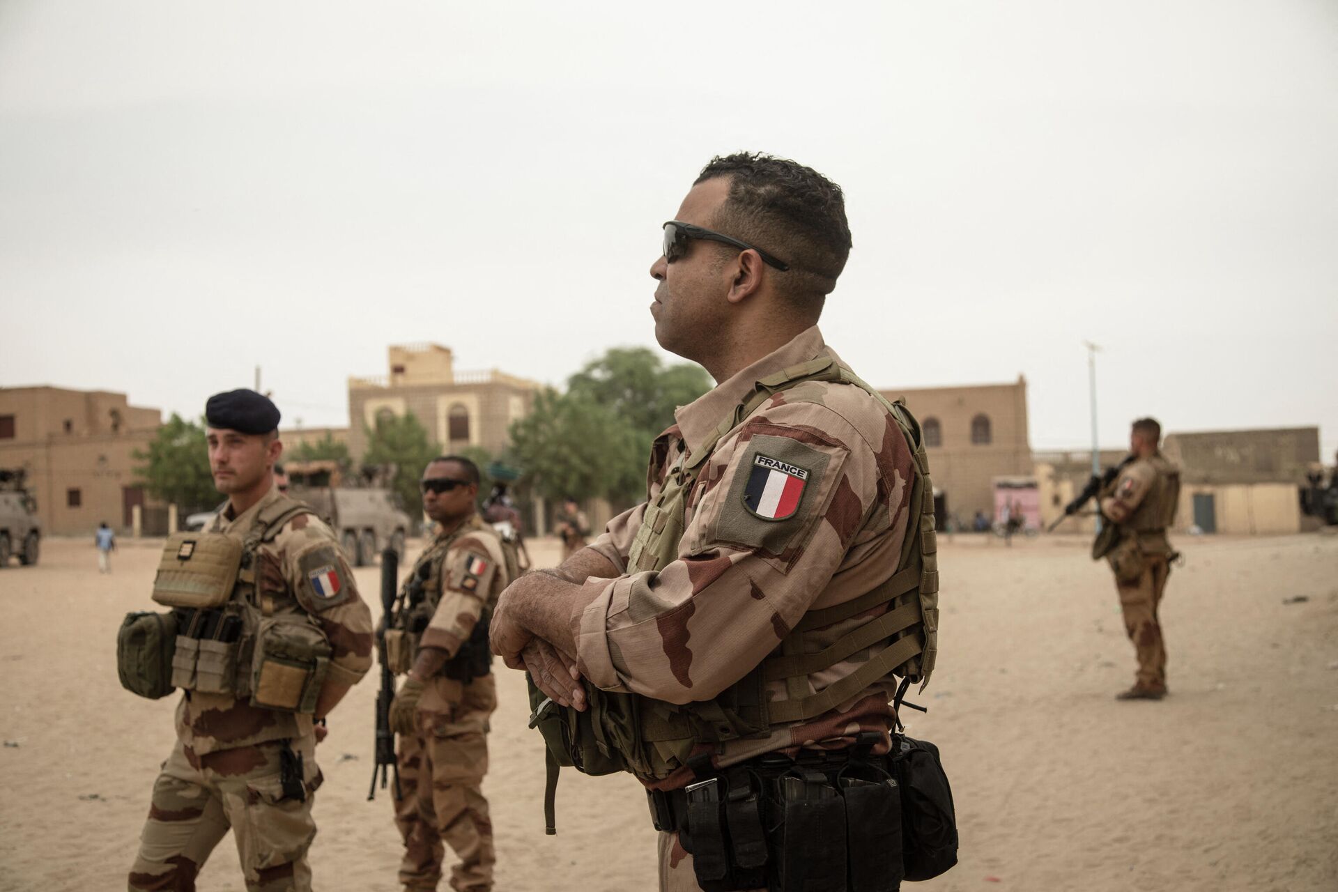 French soldiers patrol Timbuktu for the last time, in front of the Great Mosque, a few hours before the handover ceremony of the Barkhane military base to the Malian army in Timbuktu, on December 14, 2021. - Sputnik International, 1920, 22.07.2022