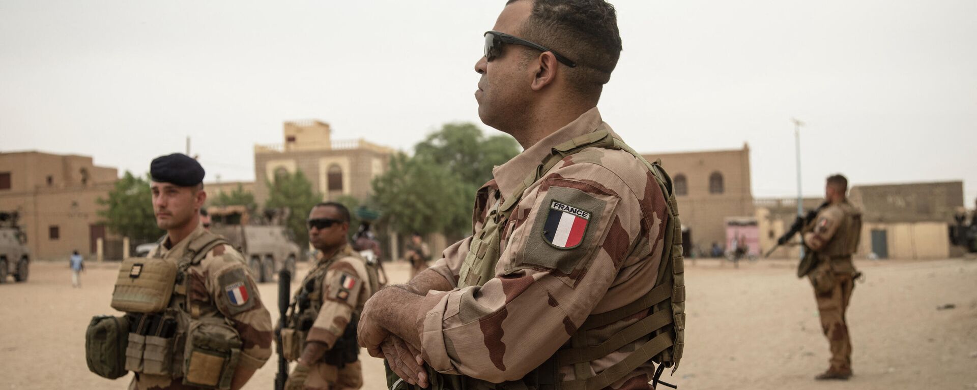 French soldiers patrol Timbuktu for the last time, in front of the Great Mosque, a few hours before the handover ceremony of the Barkhane military base to the Malian army in Timbuktu, on December 14, 2021. - Sputnik International, 1920, 04.05.2022