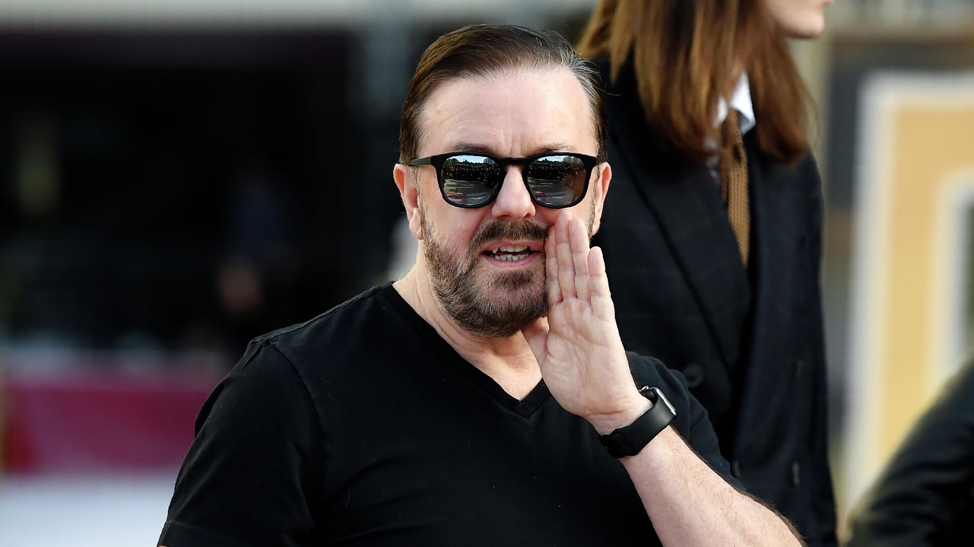 Ricky Gervais, host of this Sunday's 77th annual Golden Globe Awards, banters with members of the media during Preview Day for the Globes at the Beverly Hilton, Friday, Jan. 3, 2020, in Beverly Hills, Calif. - Sputnik International, 1920, 19.01.2022