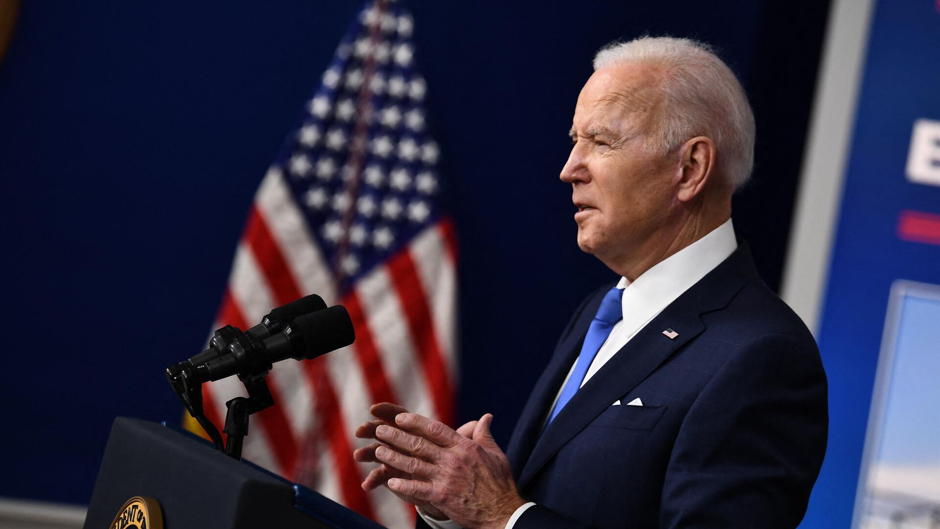 US President Joe Biden speaks about how the Bipartisan Infrastructure Law will rebuild the US and the progress made since he signed the bill into law, in the South Court Auditorium of the White House in Washington, DC, on January 14, 2022.  - Sputnik International, 1920, 25.01.2022