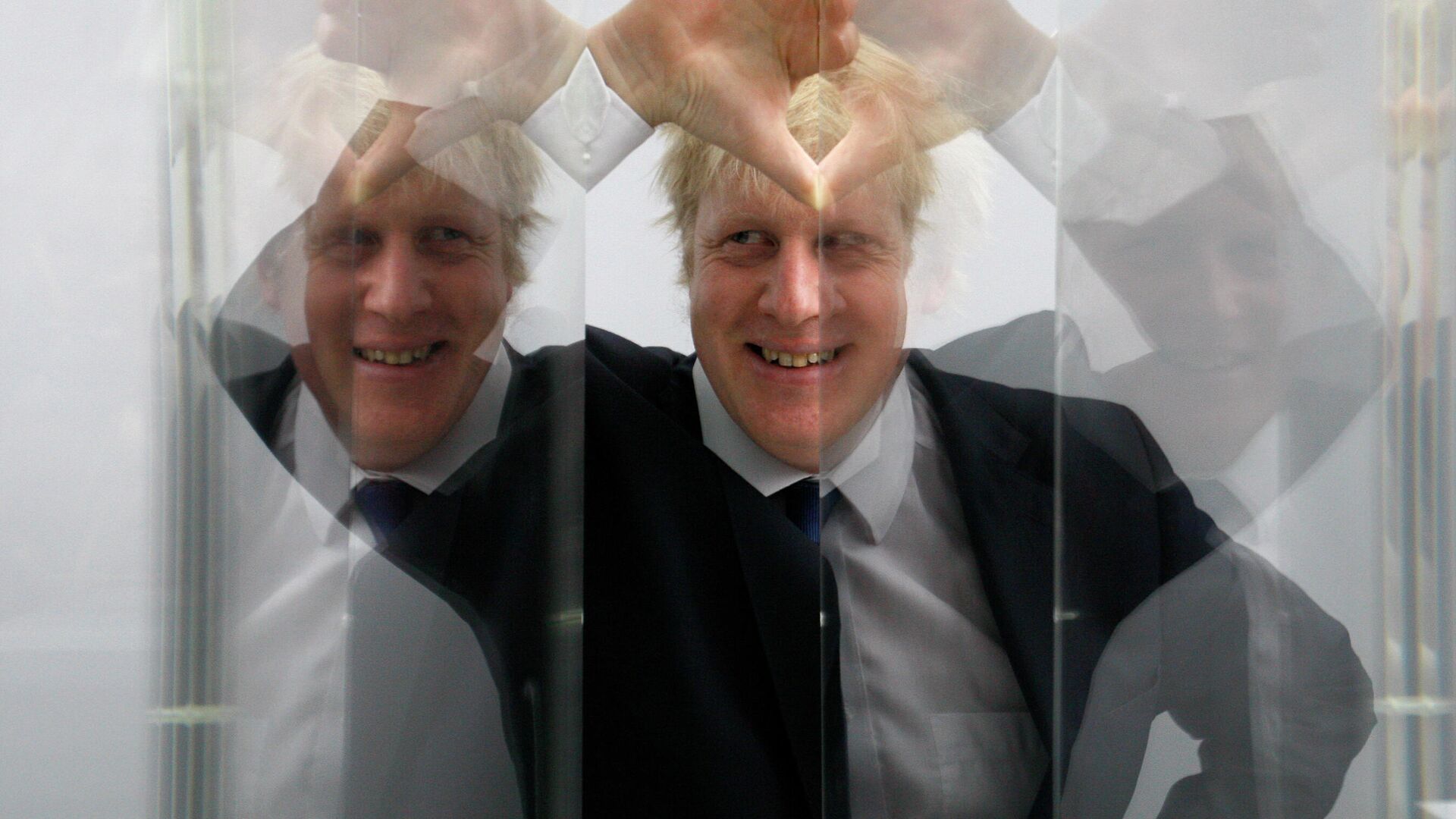 Boris Johnson, then Mayor of London in seen looking through perspex as models of the next two commissions that will appear on the fourth plinth in Trafalgar Square in London, Friday, Jan. 14, 2011. - Sputnik International, 1920, 05.02.2022