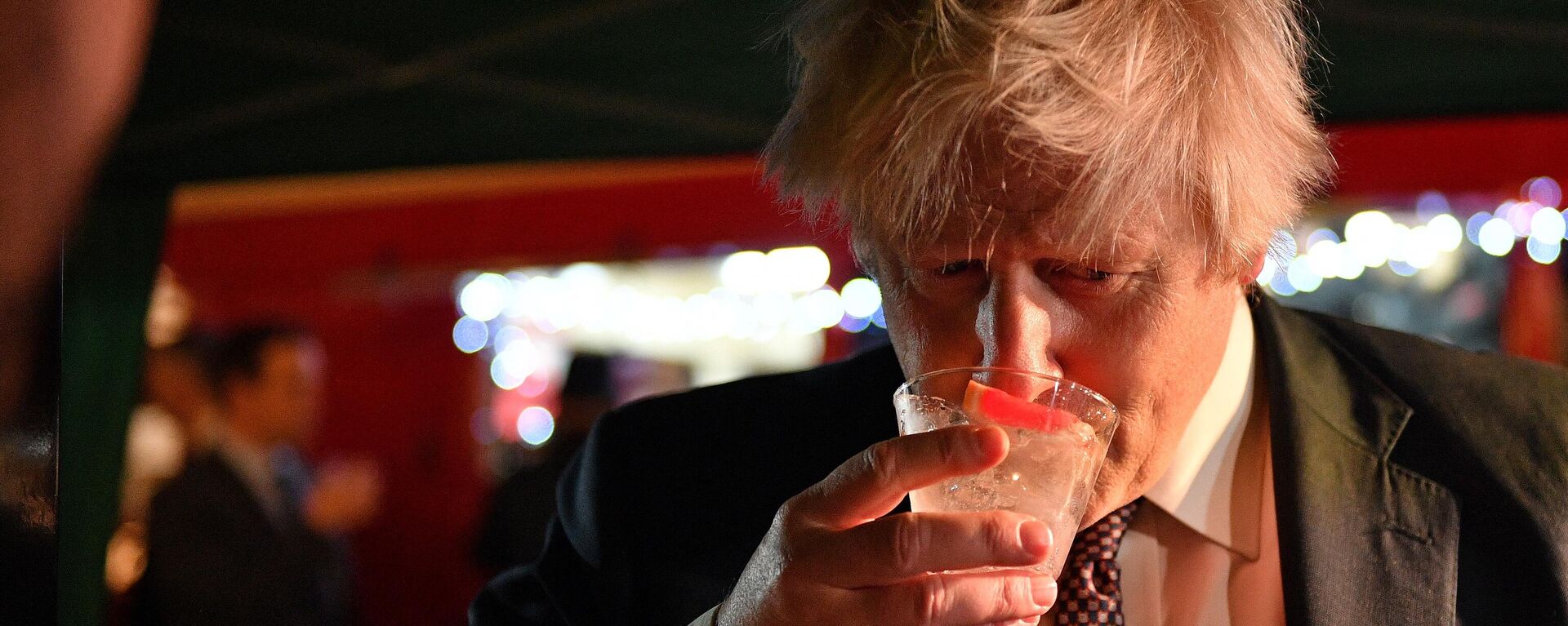 Britain's Prime Minister Boris Johnson samples an Isle of Harris Gin as he visits a UK Food and Drinks market set up in Downing Street, central London on November 30, 2021 - Sputnik International, 1920, 26.01.2022
