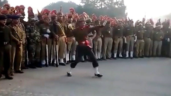 Indian soldier dances ahead of the Republic Day celebration. - Sputnik International