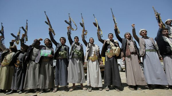 Shiite Houthi tribesmen hold their weapons as they chant slogans during a tribal gathering showing support for the Houthi movement, in Sanaa, Yemen, Saturday Sept. 21, 2019 - Sputnik International