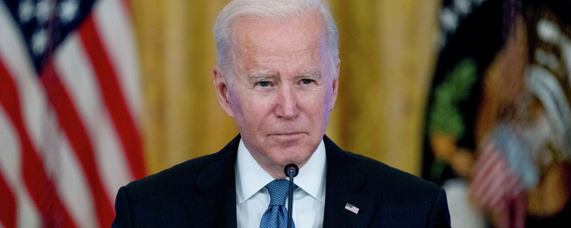 President Joe Biden listens to reporter's questions during a meeting on efforts to lower prices for working families, in the East Room of the White House in Washington, Monday, Jan. 24, 2022.  - Sputnik International, 1920, 19.02.2022