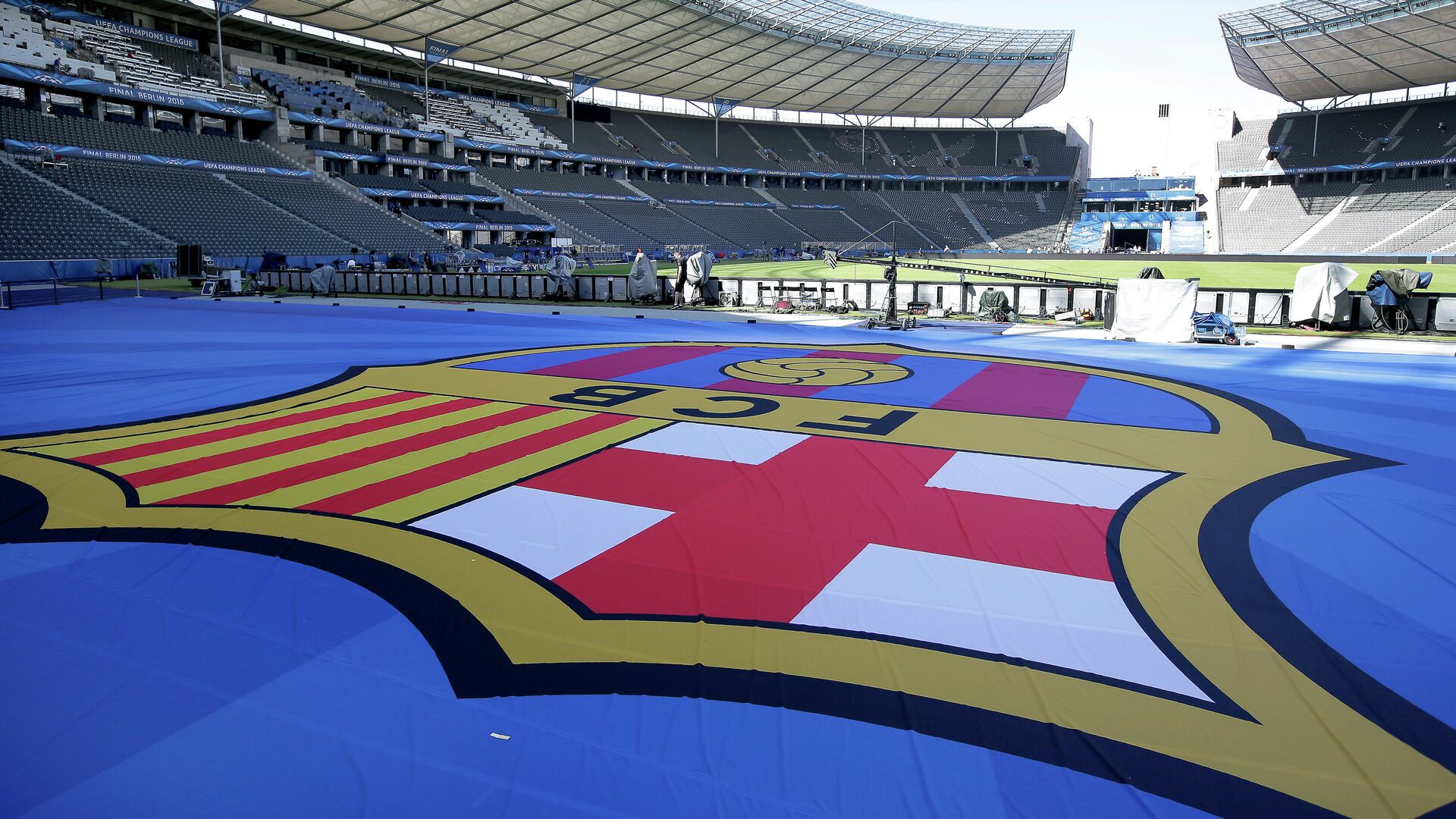 FILE - In this Friday, June 5, 2015 file photo, a giant logo of FC Barcelona is placed in front of the supporters stand at the Olympic stadium in Berlin, Germany - Sputnik International, 1920, 25.01.2022