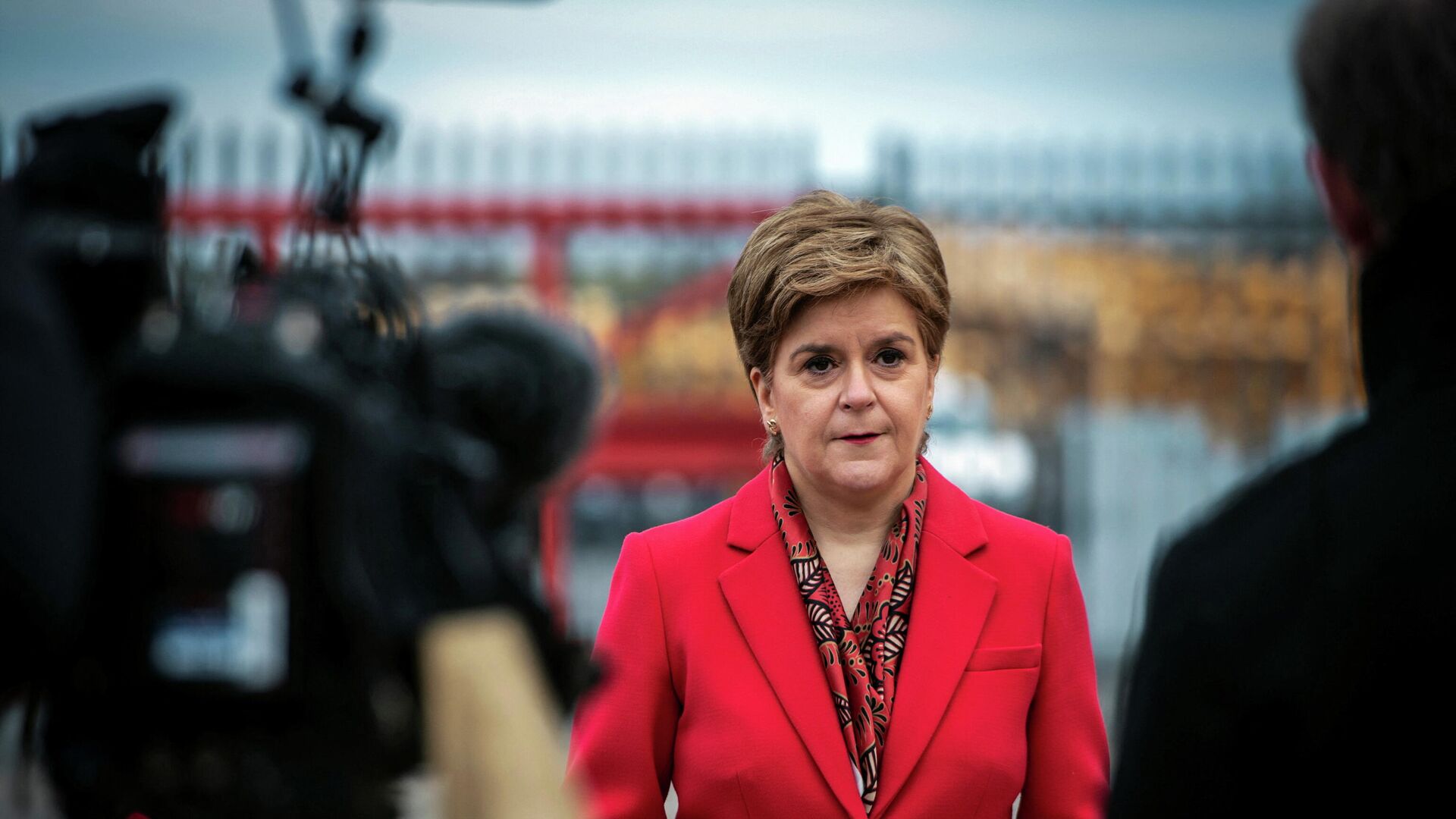 Scotland's First Minister Nicola Sturgeon addresses the media as she visits the turbine installation company, Windhoist in Irvine, on Scotland's south-east coast, Britain January 17, 2022. - Sputnik International, 1920, 26.01.2022