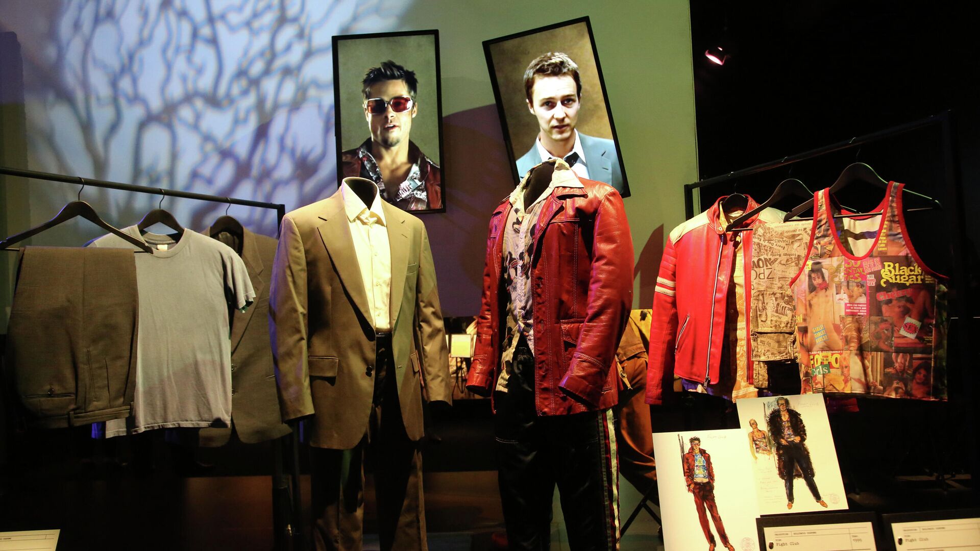 Costumes from the film, Fight Club, worn by Brad Pitt and Edward Norton are on display at the press preview of the Hollywood Costume exhibition Monday, Sept. 29, 2014, in Los Angeles - Sputnik International, 1920, 25.01.2022
