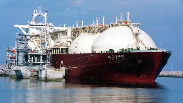  Qatari liquid natural gas (LNG) tanker ship being loaded up with LNG at Raslaffans Sea Port, northern Qatar - Sputnik International
