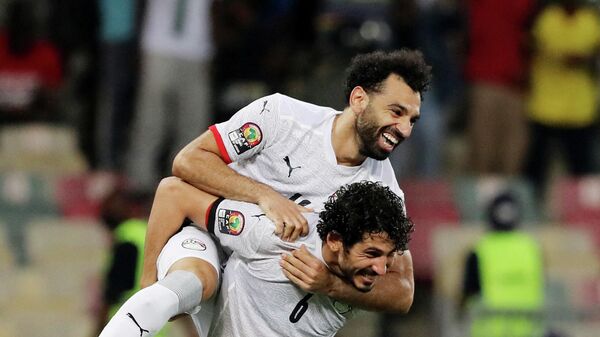 January 26, 2022 Egypt's Mohamed Salah celebrates with Ahmed Hegazi after winning the penalty shootout  - Sputnik International