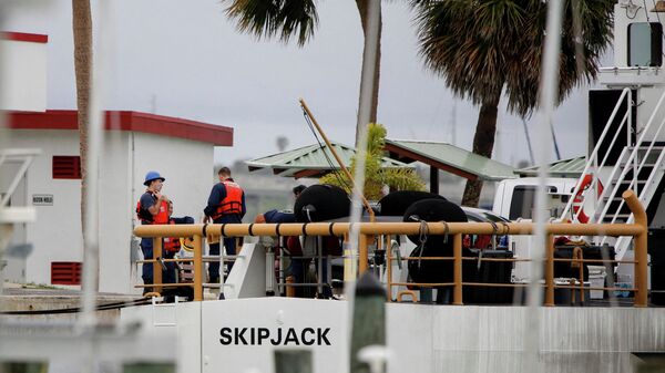 Members of the crew are seen onboard the U.S. Coast Guard Cutter Skipjack docked at the U.S. Coast Guard station after searching for 39 people reported missing after their boat capsized in the Atlantic Ocean in what is being called a human smuggling attempt gone awry, in Fort Pierce, Florida, U.S., January 26, 2022 - Sputnik International