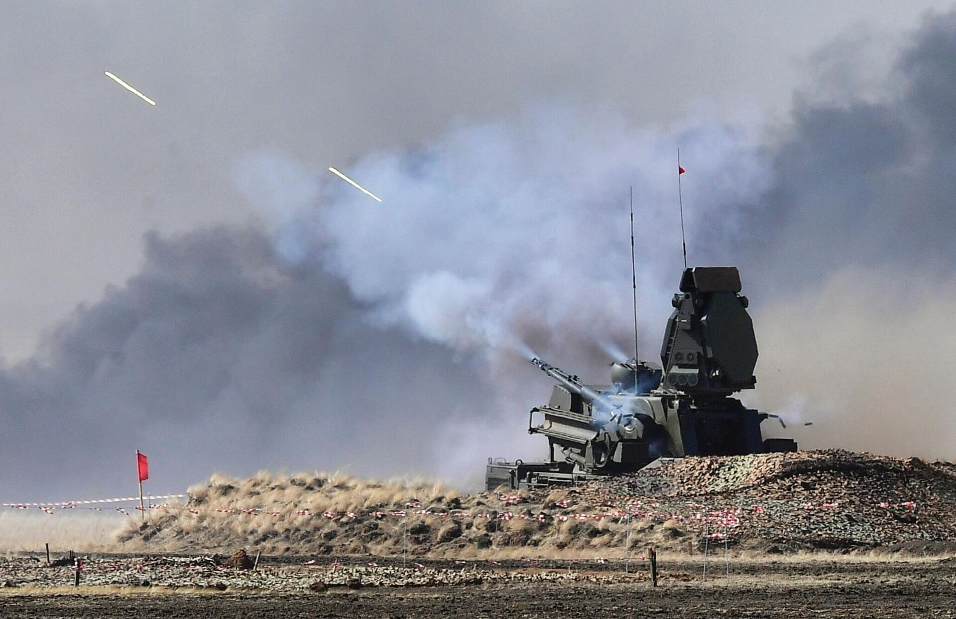 Anti-aircraft missile and artillery complex Pantsir-S1 at the anti-terrorist exercises of the member countries of the Shanghai Cooperation Organization (SCO) Peace Mission - 2021 at the Donguzsky training ground in the Orenburg Region. - Sputnik International, 1920, 17.07.2023