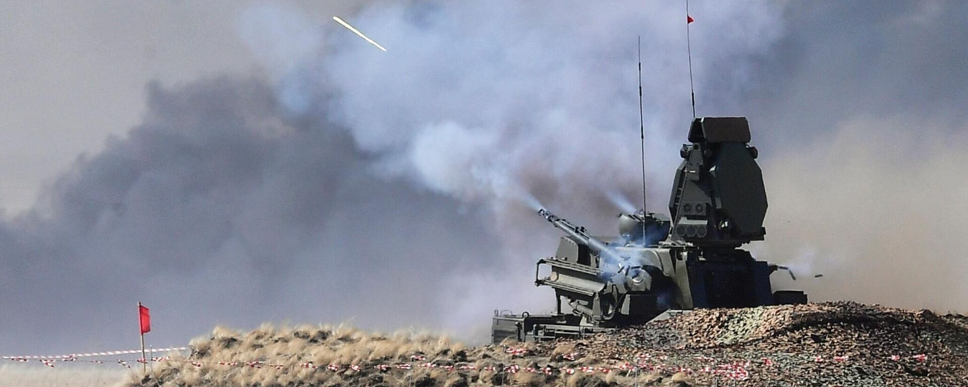 Anti-aircraft missile and artillery complex Pantsir-S1 at the anti-terrorist exercises of the member countries of the Shanghai Cooperation Organization (SCO) Peace Mission - 2021 at the Donguzsky training ground in the Orenburg Region. - Sputnik International, 1920, 28.01.2023