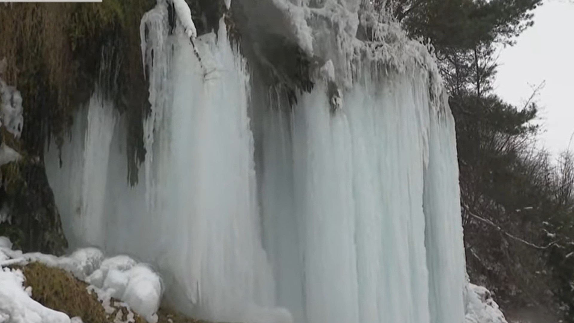Thermal waterfall in Toplita, central Romania, frozen - Sputnik International, 1920, 29.01.2022