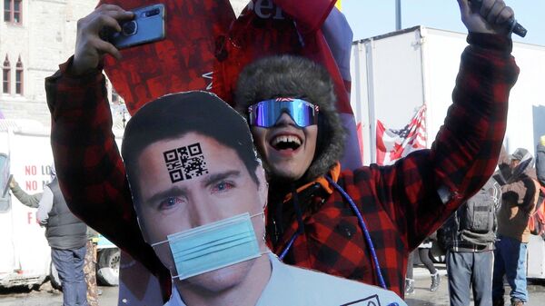 A protestor wears a cutout image of Canada's Prime Minister Justin Trudeau as truckers take part in a convoy to protest coronavirus disease (COVID-19) vaccine mandates for cross-border truck drivers in Ottawa, Ontario, Canada, January 29, 2022. - Sputnik International
