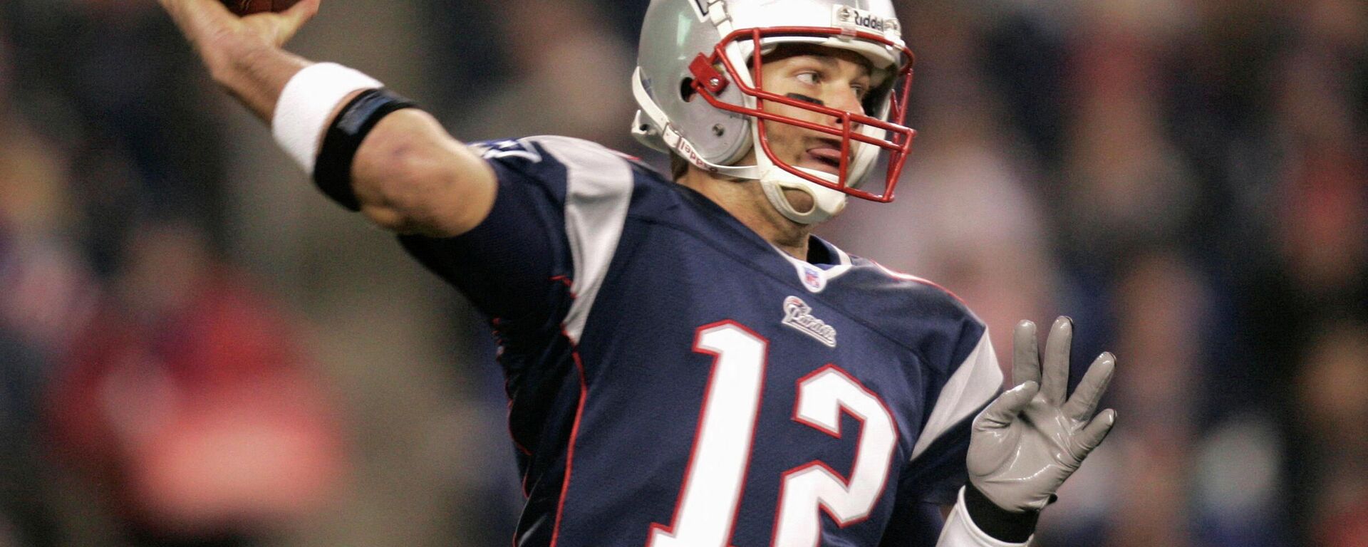 FILE PHOTO: New England Patriots quarterback Tom Brady throws a pass in the first quarter during their NFL football game against the Indianapolis Colts in Foxboro, Massachusetts, November 5, 2006 - Sputnik International, 1920, 30.01.2022