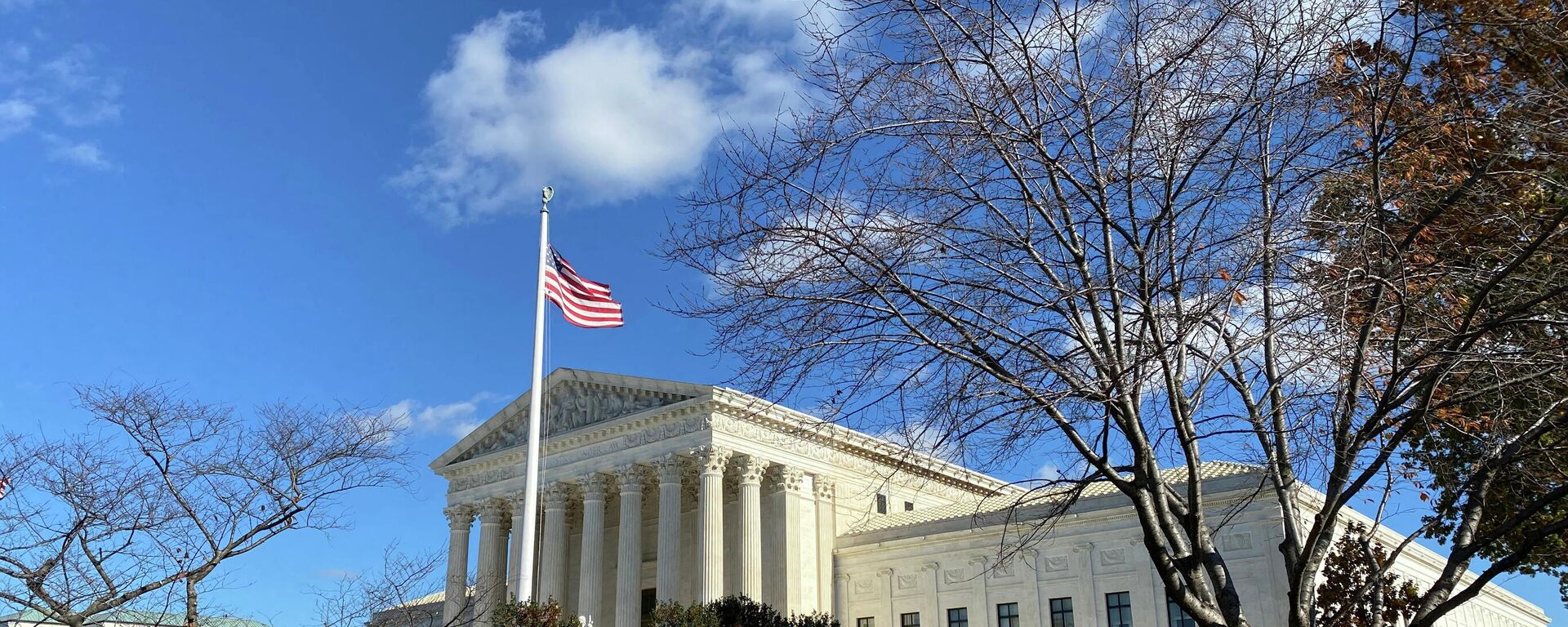 A general view of the U.S. Supreme Court building in Washington, U.S., November 26, 2021. Picture taken November 26, 2021. REUTERS/Will Dunham - Sputnik International, 1920, 31.01.2022