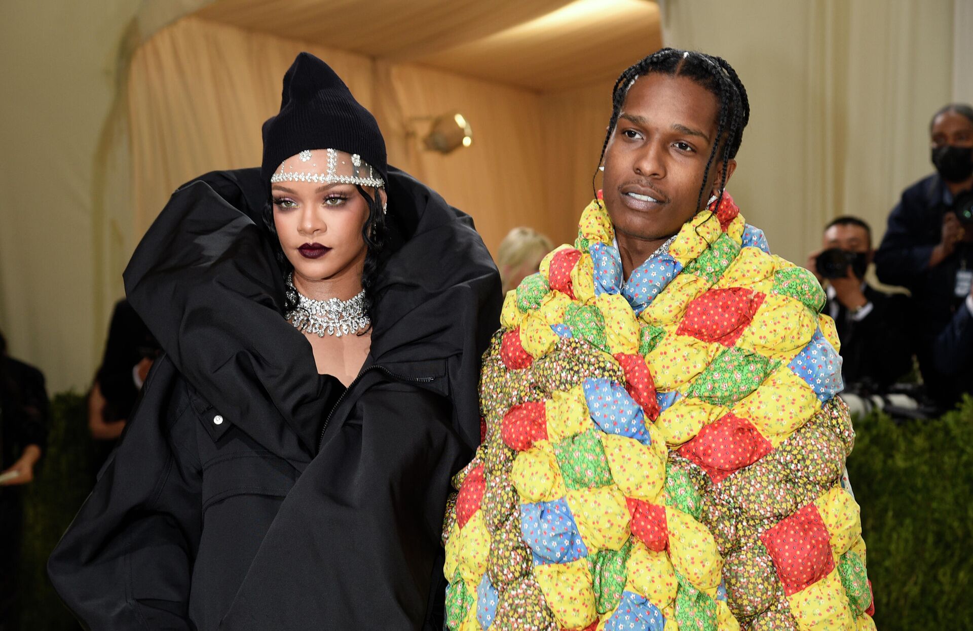 Rihanna, left, and ASAP Rocky attend The Metropolitan Museum of Art's Costume Institute benefit gala celebrating the opening of the In America: A Lexicon of Fashion exhibition on Monday, Sept. 13, 2021, in New York - Sputnik International, 1920, 01.02.2022