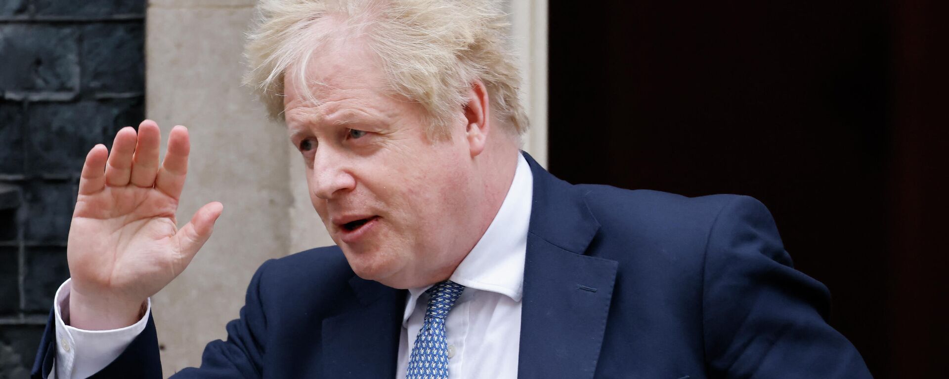 Britain's Prime Minister Boris Johnson waves as he leaves from 10 Downing Street in central London on February 2, 2022 to take part in the weekly session of Prime Minister's Questions (PMQs) at the House of Commons. - Sputnik International, 1920, 21.04.2022