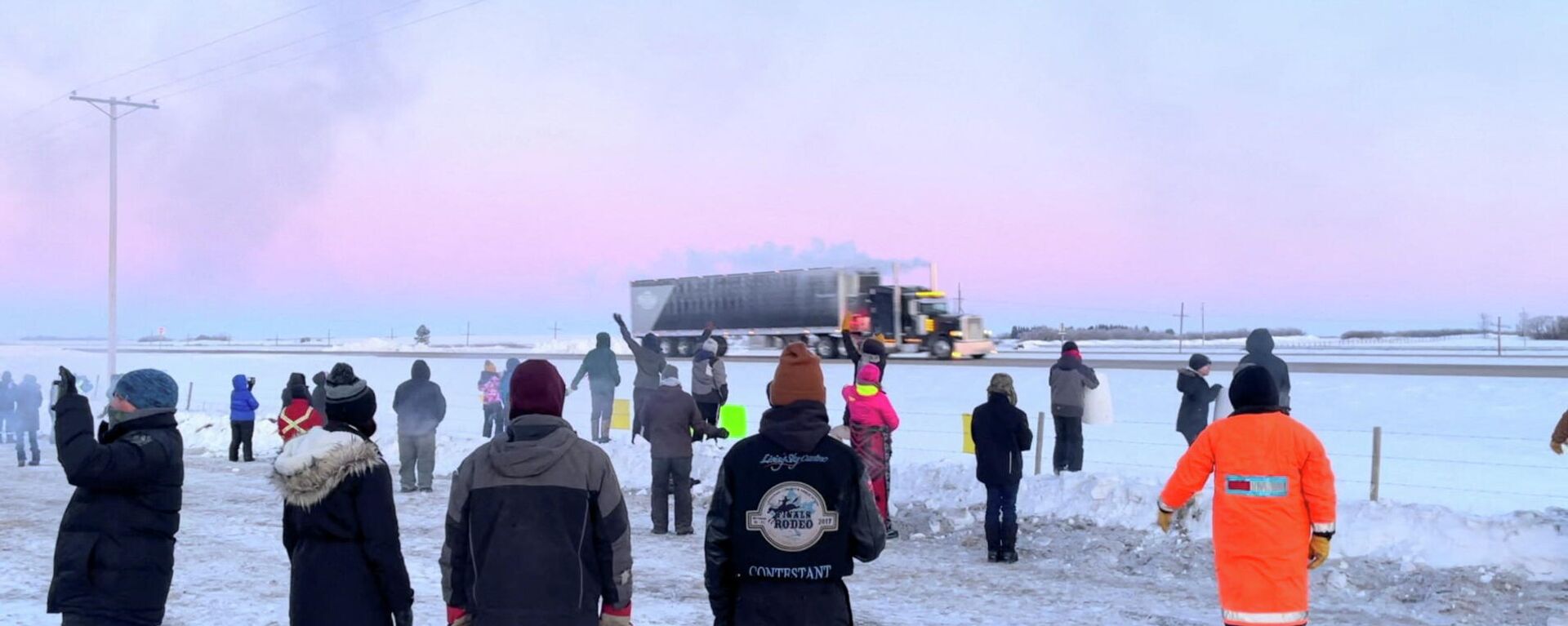 Family, friends and neighbours gather to show support for the freedom convoy on the Trans-Canada highway in Grenfell, Saskatchewan, Canada January 25, 2022 in this screenshot obtained from a video on social media - Sputnik International, 1920, 23.02.2022