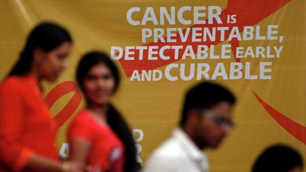 A flash mob participants walk in front of a hoarding spreading awareness on cancer in Hyderabad, India, Friday, Feb. 3, 2012. World Cancer Day will be marked on Feb. 4. - Sputnik International