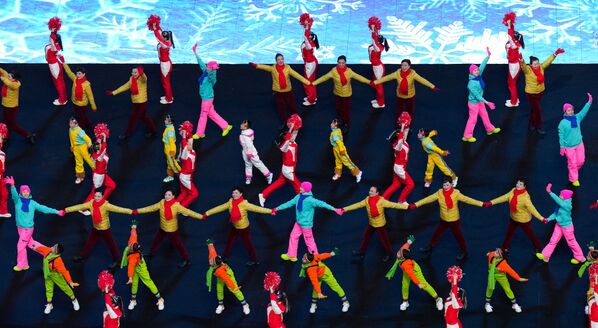 Performers seen before the beginning of the opening ceremony of the 2022 Winter Olympics in Beijing. - Sputnik International