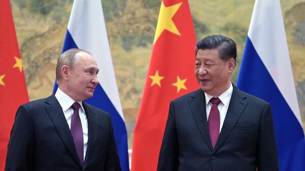 Russian President Vladimir Putin, left, and Chinese President Xi Jinping pose during their meeting at the Diaoyutai State Guesthouse in Beijing, China. - Sputnik International