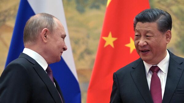 Russian President Vladimir Putin, left, and Chinese President Xi Jinping pose during their meeting at the Diaoyutai State Guesthouse in Beijing, China. - Sputnik International