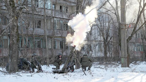 Service members fire a mortar launcher during tactical exercises, which are conducted by the Ukrainian National Guard, Armed Forces, special operations units and simulate a crisis situation in an urban settlement, in the abandoned city of Pripyat near the Chernobyl Nuclear Power Plant, Ukraine February 4, 2022. - Sputnik International