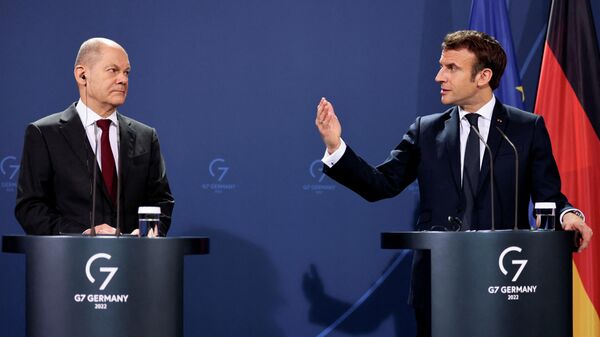 German Chancellor Olaf Scholz and French President Emmanuel Macron attend a news conference ahead of a Weimar Triangle meeting to discuss the ongoing Ukraine crisis, in Berlin, Germany, February 8, 2022.  - Sputnik International