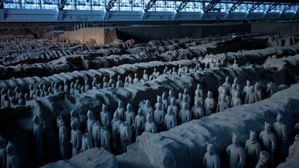 Excavated terracotta figures are seen at the Museum of Terracotta Warriors and Horses of Emperor Qin Shihuang in Xi'an in northwestern China's Shaanxi Province in Xi'an, Monday, Jan. 8, 2018 - Sputnik International