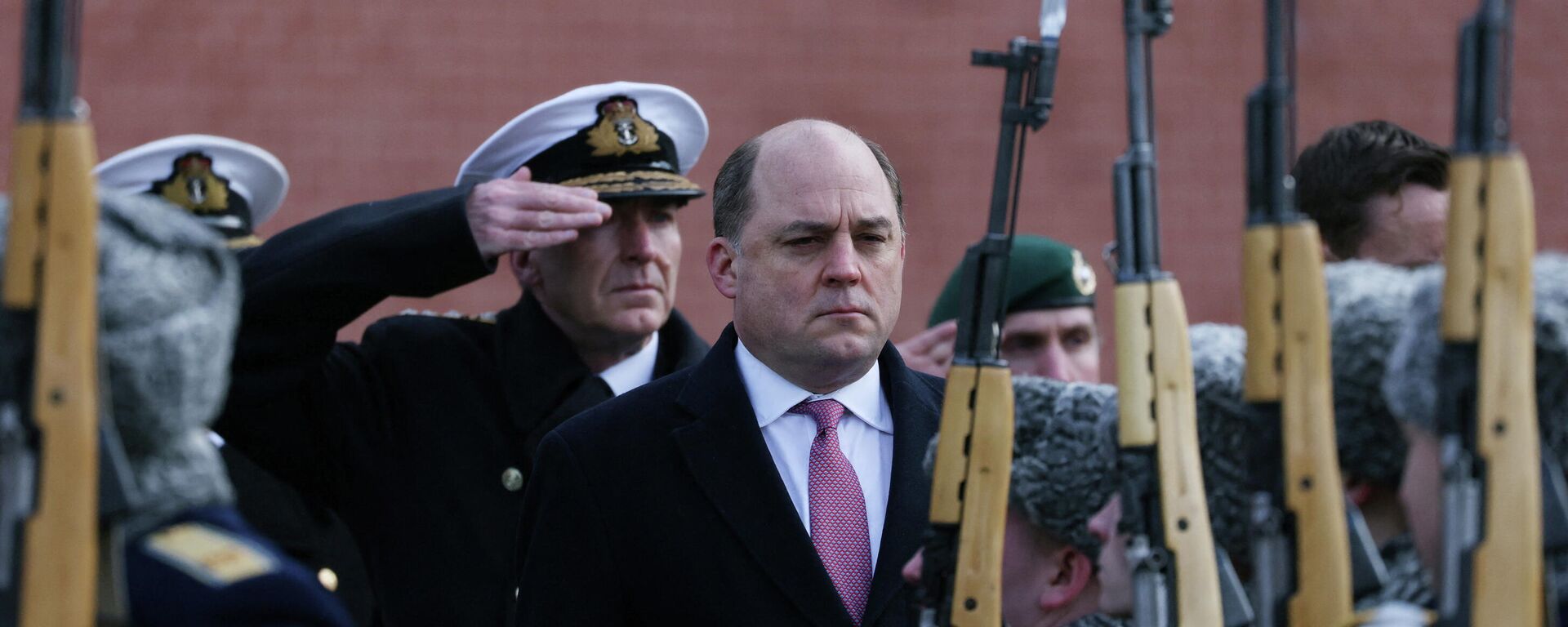 British Defence Secretary Ben Wallace takes part in a wreath-laying ceremony at the Tomb of the Unknown Soldier by the Kremlin Wall in Moscow, Russia February 11, 2022 - Sputnik International, 1920, 11.02.2022