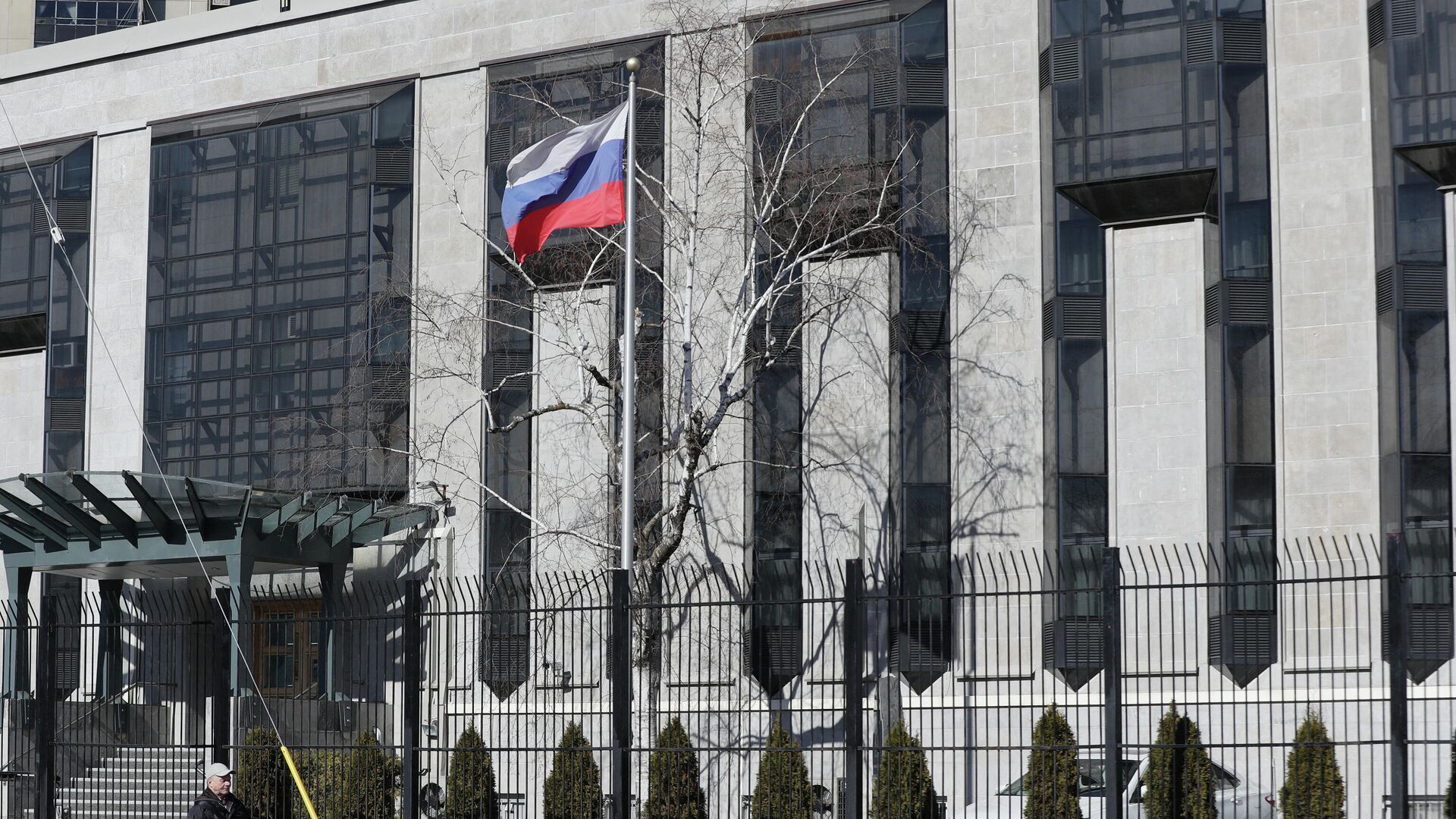 An outside view of the Russian Embassy in Ottawa, Ontario, on  March 26, 2018.  - Sputnik International, 1920, 11.02.2022