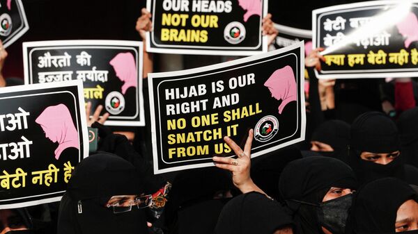 Women hold placards during a protest, organised by Hum Bhartiya, against the recent hijab ban in few colleges of Karnataka state, on the outskirts of Mumbai, India, February 11, 2022. - Sputnik International