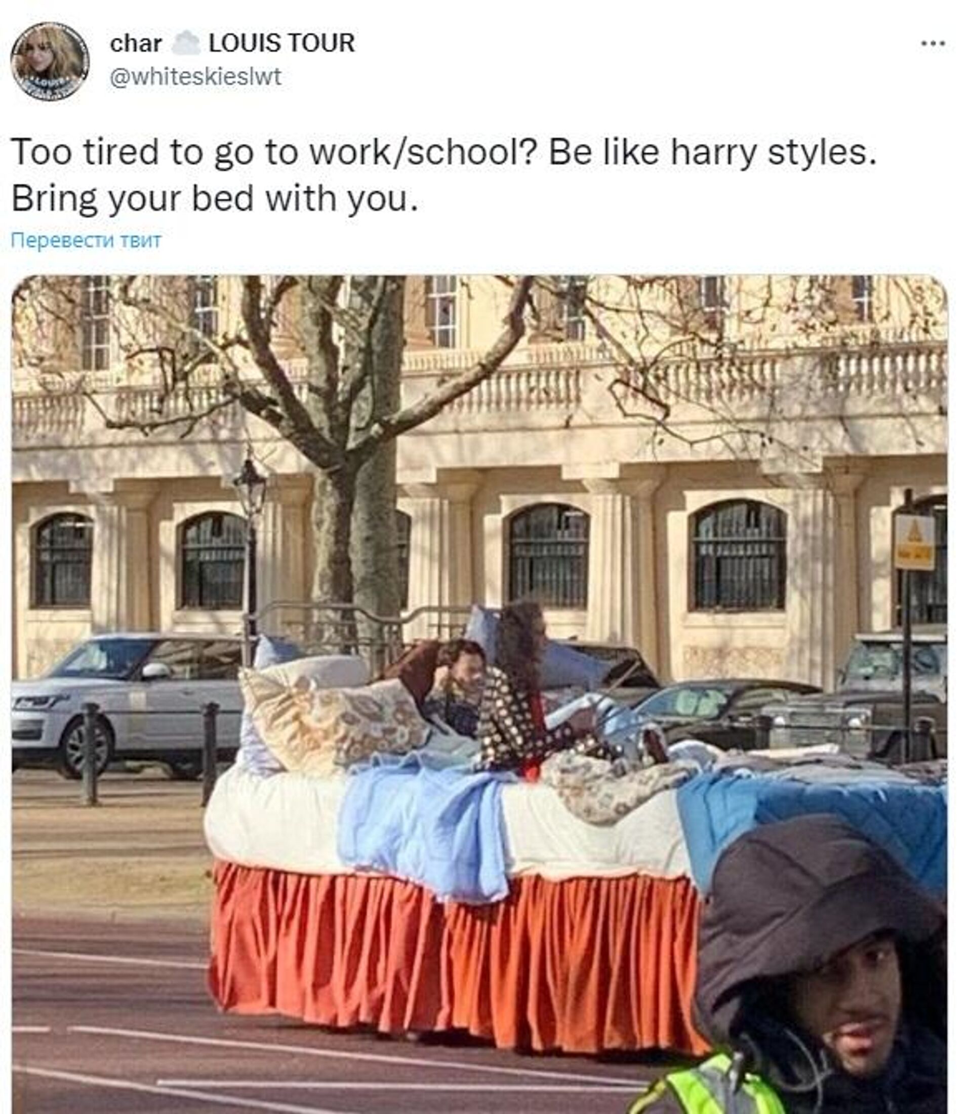 Harry Styles Spotted Filming New Music Video Lying on a Bed on Wheels in Central London - Sputnik International, 1920, 13.02.2022
