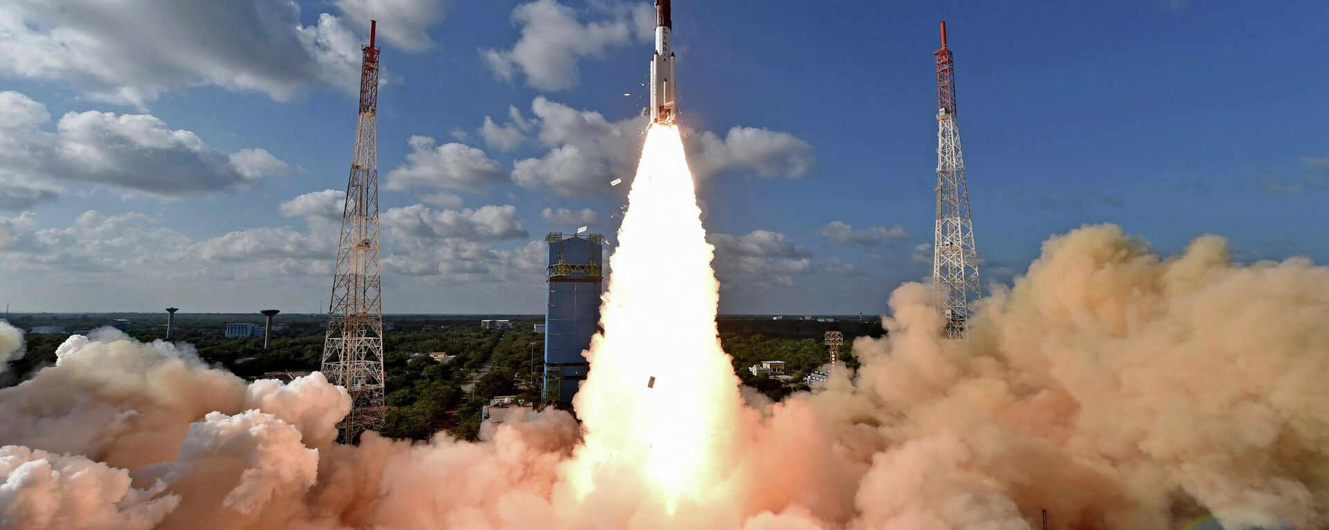 This handout photo provided by the Indian Space Research Organization shows PSLV-C48 lifting off at the Satish Dhawan Space Center in Sriharikota, India, Wednesday, Dec. 11, 2019.
India’s Polar Satellite Launch Vehicle successfully launched RISAT-2BR1 along with nine commercial satellites, according to a press release. RISAT-2BR1 is a radar imaging earth observation satellite weighing about 628 kg, it said - Sputnik International, 1920, 23.10.2022
