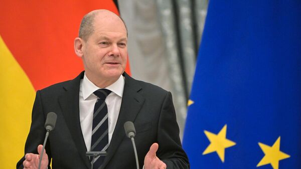 German Chancellor Olaf Scholz attends a joint press conference with Russian President Vladimir Putin following their meeting at Moscow's Kremlin, Russia. - Sputnik International
