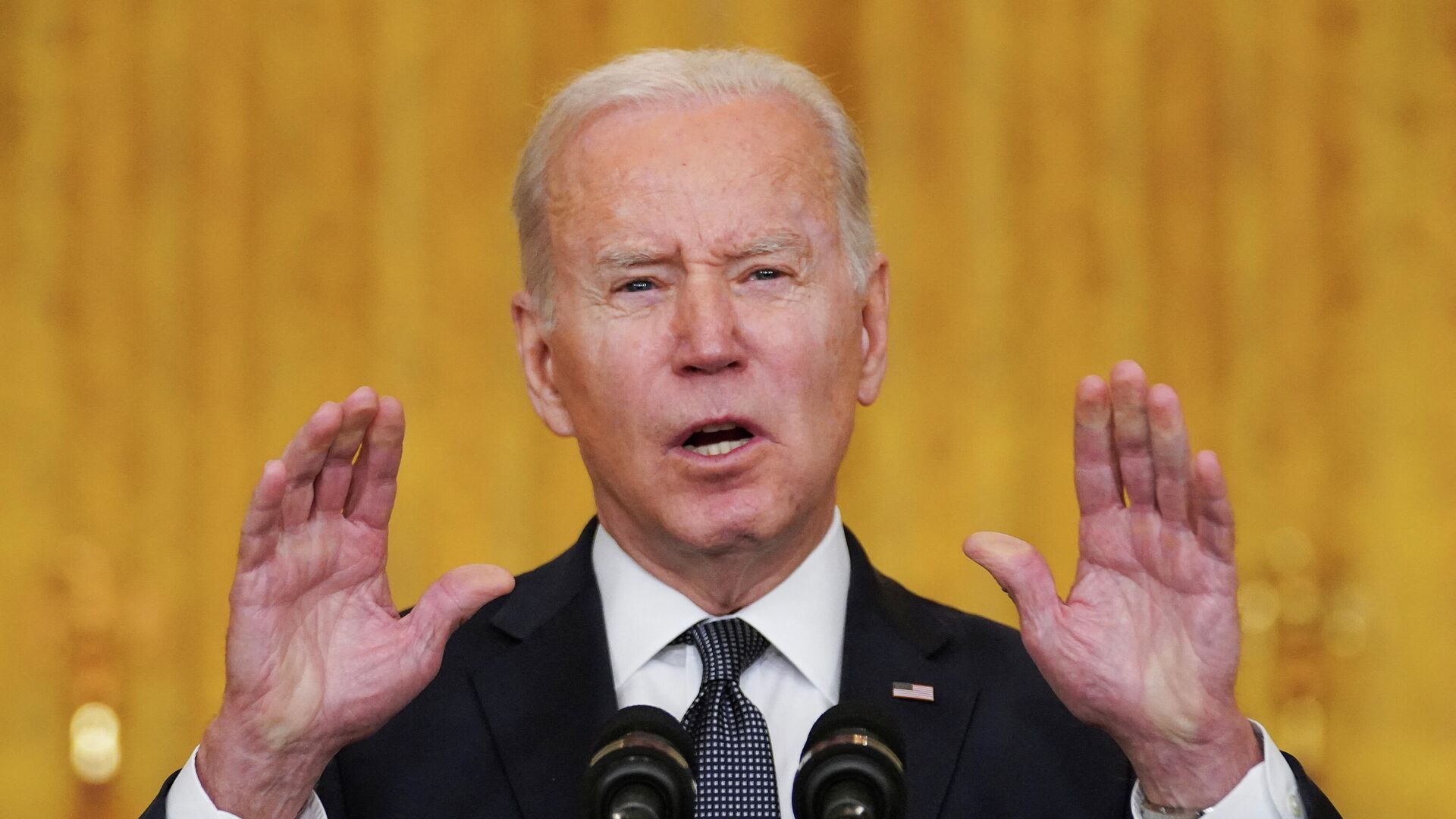 U.S. President Joe Biden gestures as he speaks about the situation in Russia and Ukraine from the White House in Washington, U.S., February 15, 2022. - Sputnik International, 1920, 15.02.2022