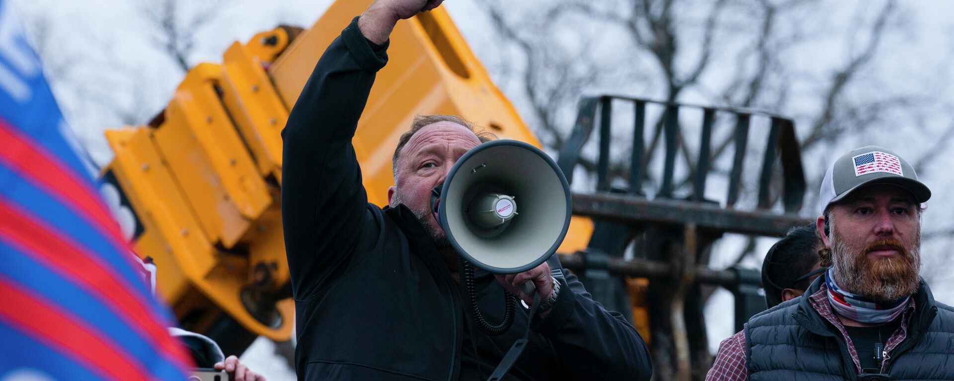 Alex Jones speaks on the East Front of the U.S. Capitol Wednesday, Jan. 6, 2021, in Washington, as rioters breach the Capitol - Sputnik International, 1920, 18.04.2022
