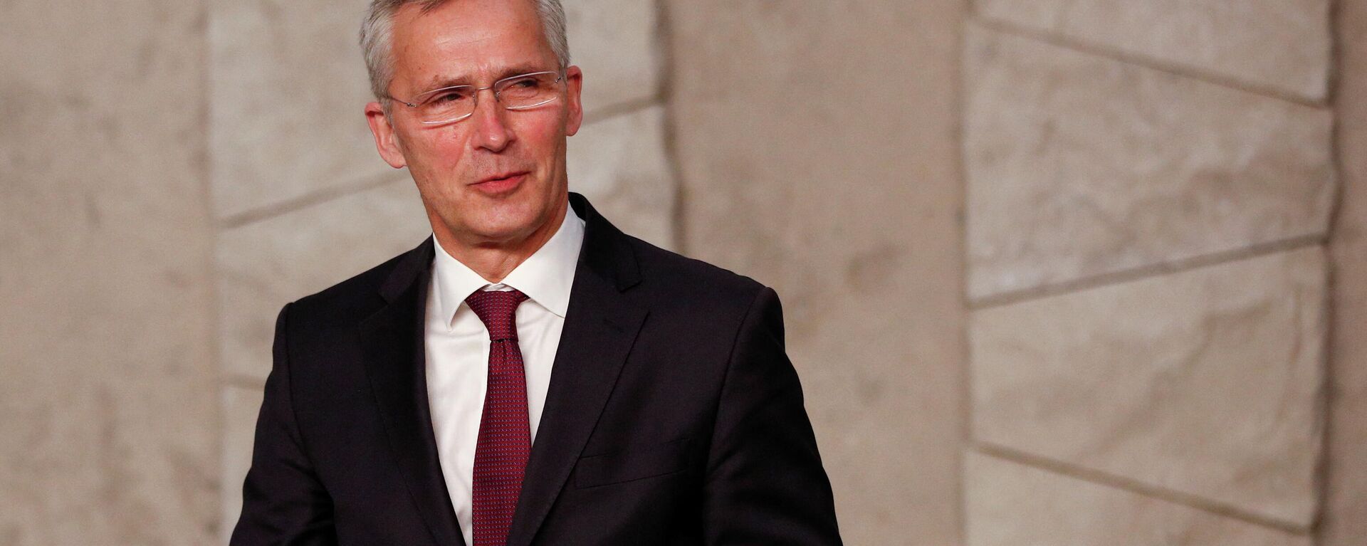 NATO Secretary-General Jens Stoltenberg attends a photoshoot for a family photo during a NATO Defence Ministers meeting in Brussels, Belgium, February 16, 2022. - Sputnik International, 1920, 20.02.2022