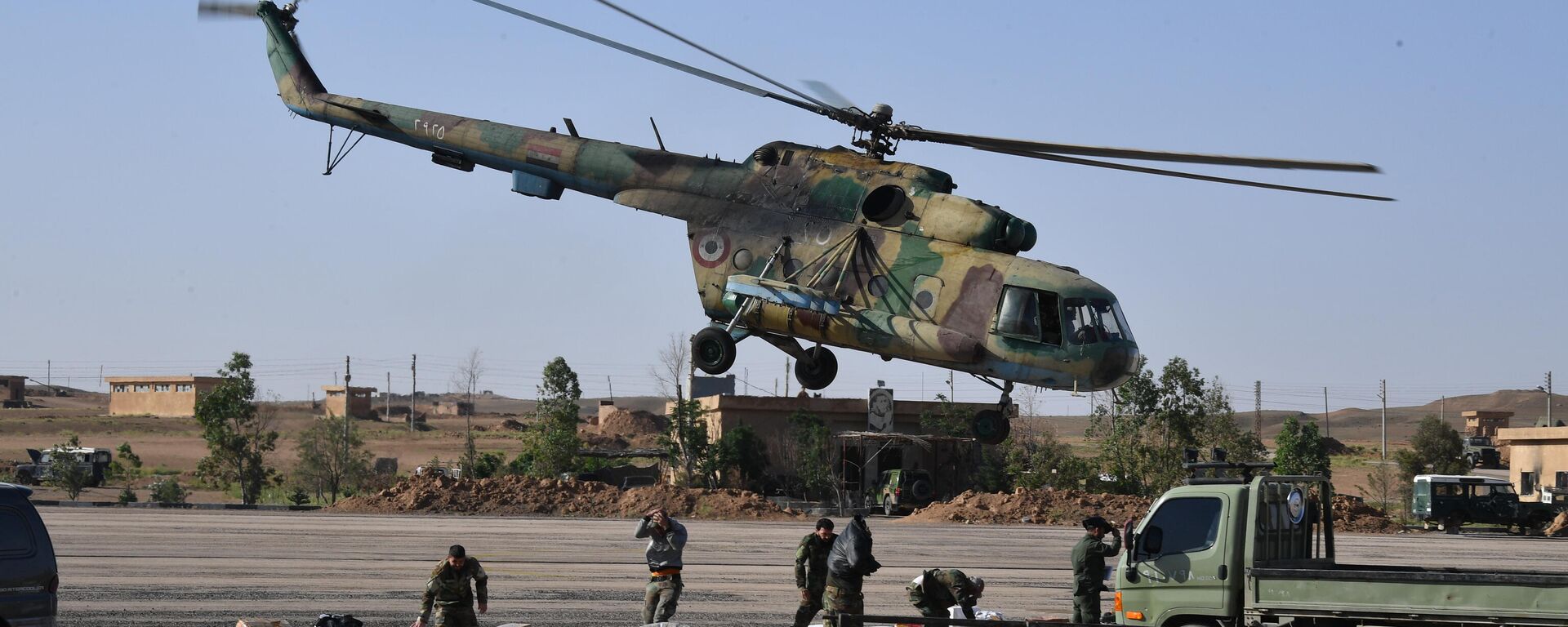 Mi-8 helicopter at Deir ez-Zor airport. - Sputnik International, 1920, 28.09.2024