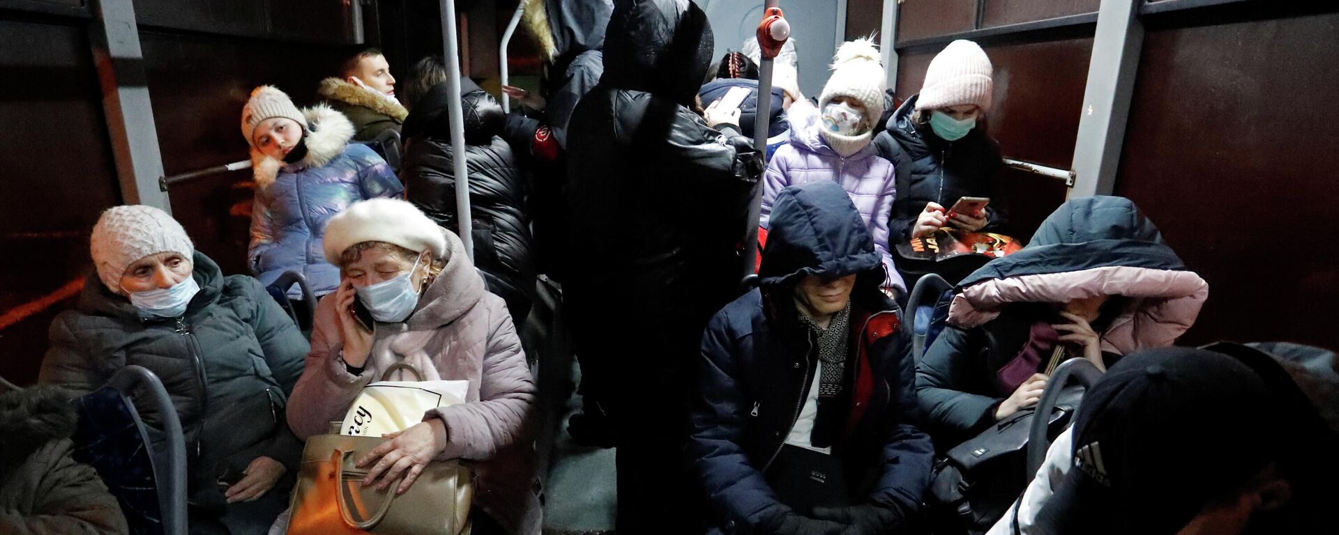 People are seen inside a bus arranged to evacuate local residents, in the city of Donetsk February 18, 2022.  - Sputnik International, 1920, 19.02.2022