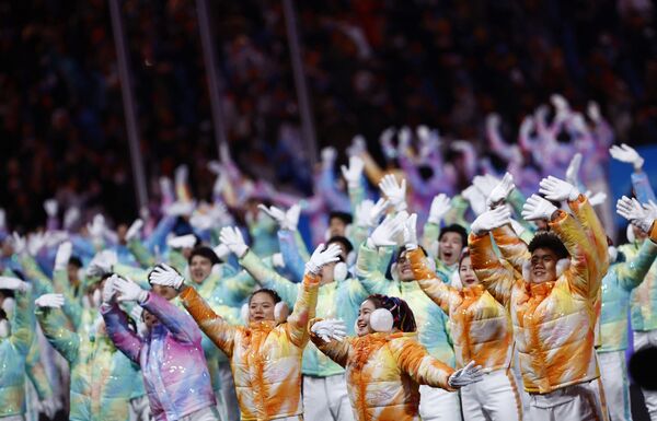 Выступающие на церемонии закрытия XXIV зимних Олимпийских игр в Пекине - Sputnik International