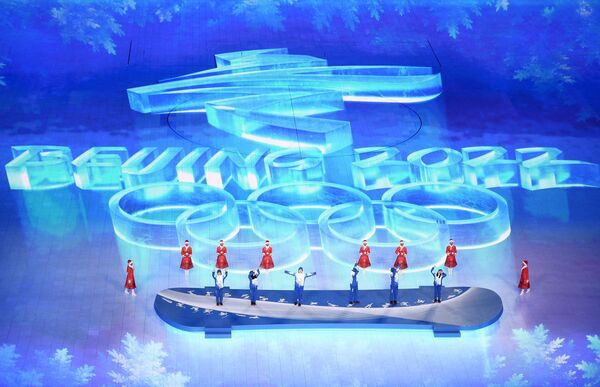 Volunteers at the closing ceremony of the 2022 Winter Olympics in Beijing. - Sputnik International