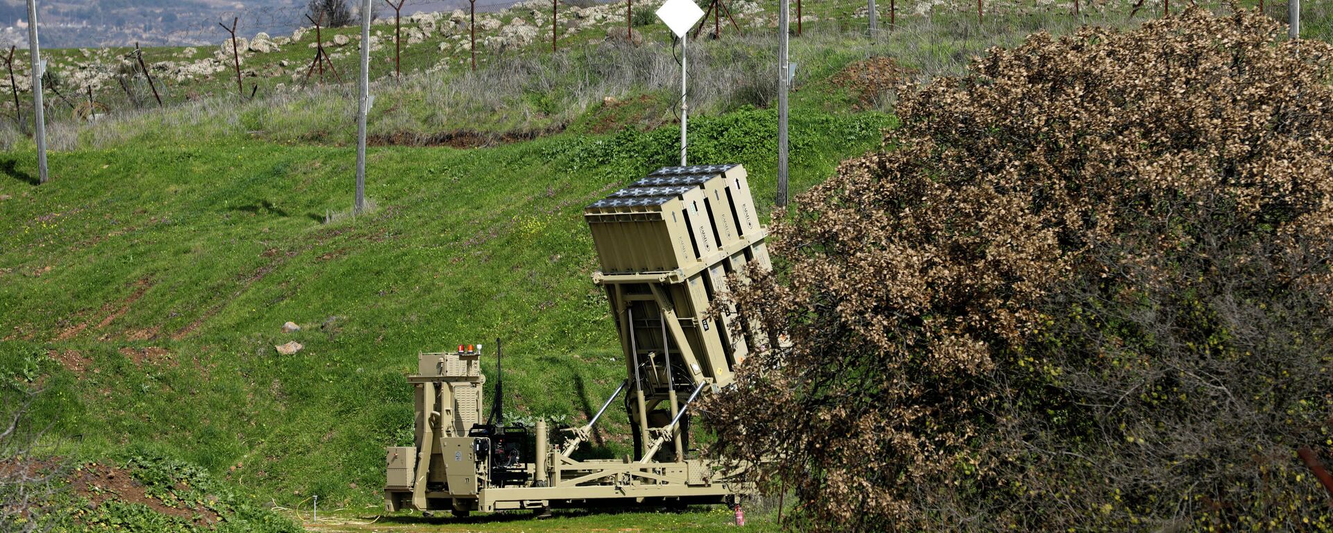 A picture shows an Iron Dome defence system battery, designed to intercept and destroy incoming short-range rockets and artillery shells - Sputnik International, 1920, 20.06.2022