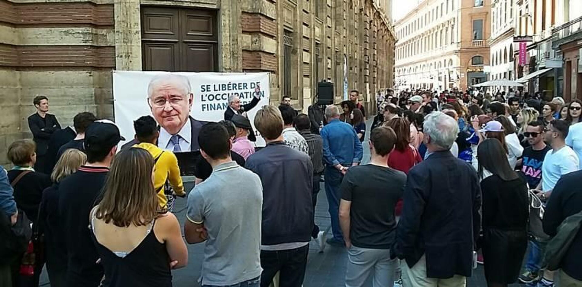 Jacques Cheminade, President of Solidarité & Progrès, in the streets of Toulouse 2017  - Sputnik International, 1920, 24.02.2022